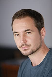 How tall is Martin Compston?